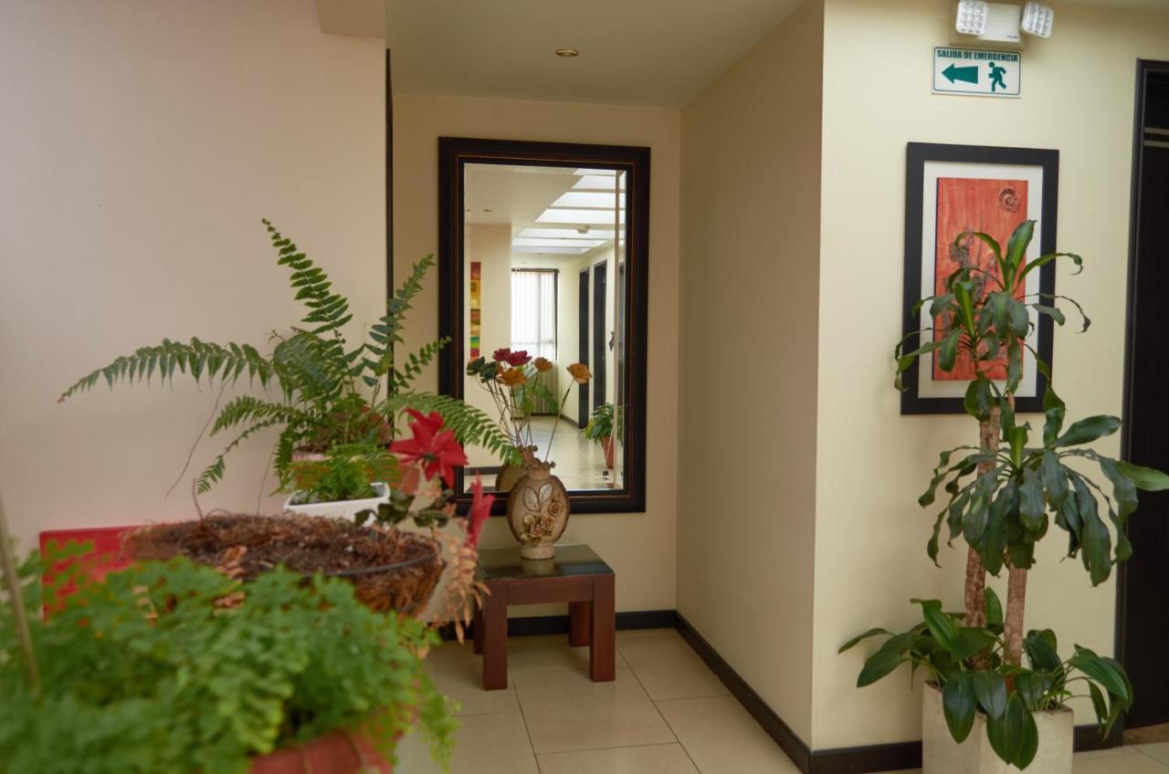 Hotel Alojate In Богота Экстерьер фото
