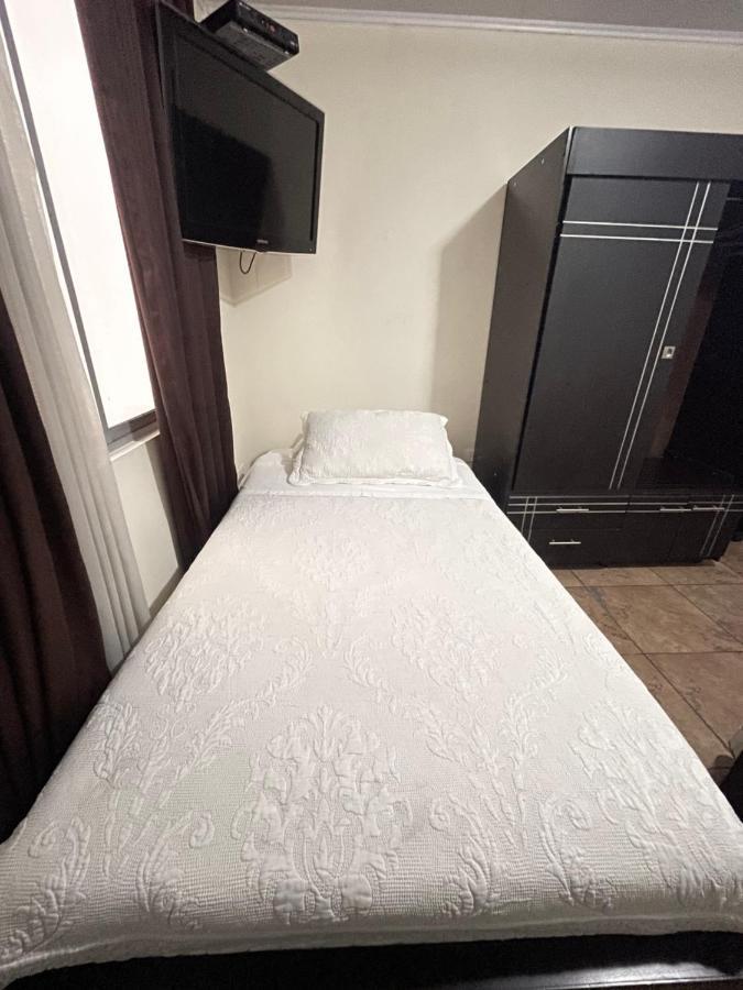 Hotel Alojate In Богота Экстерьер фото